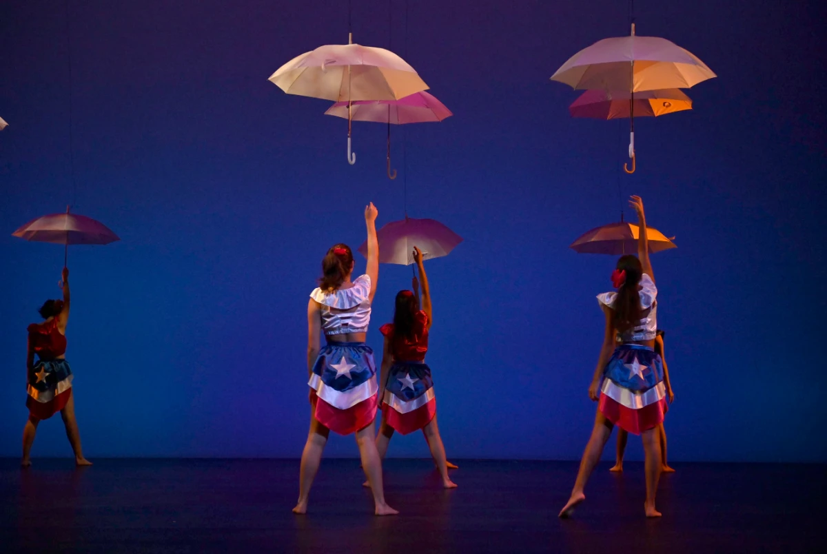 Under the Umbrellas: El Huracán
