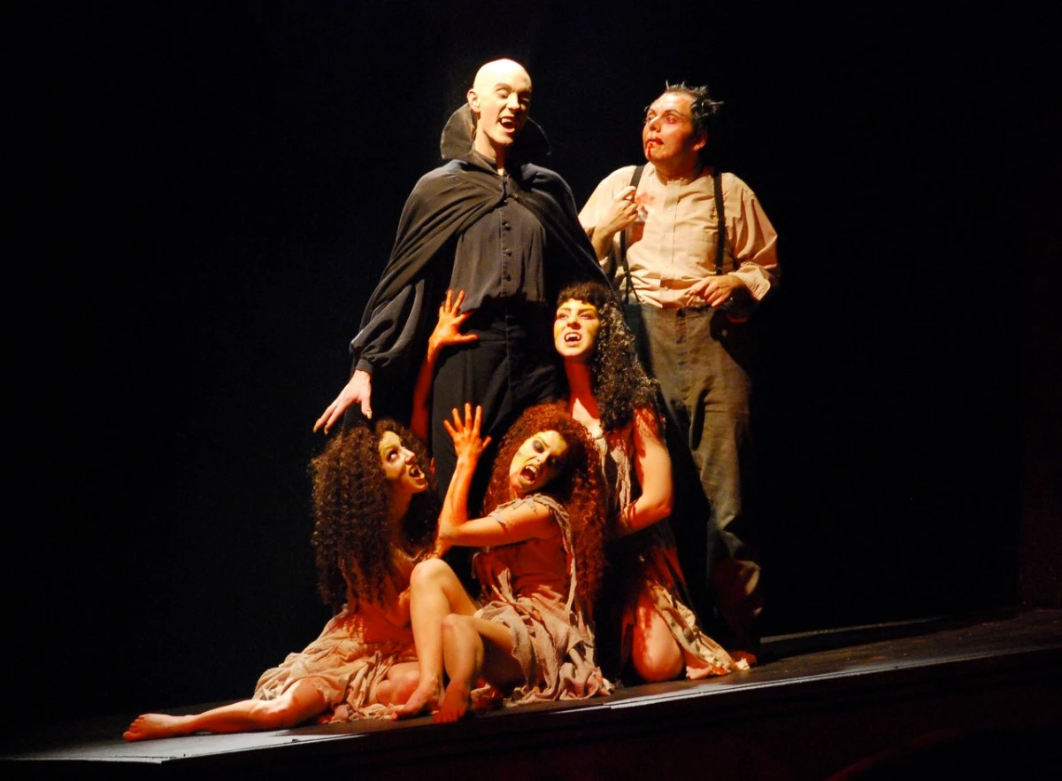 Dracula, Renfield, Vixens