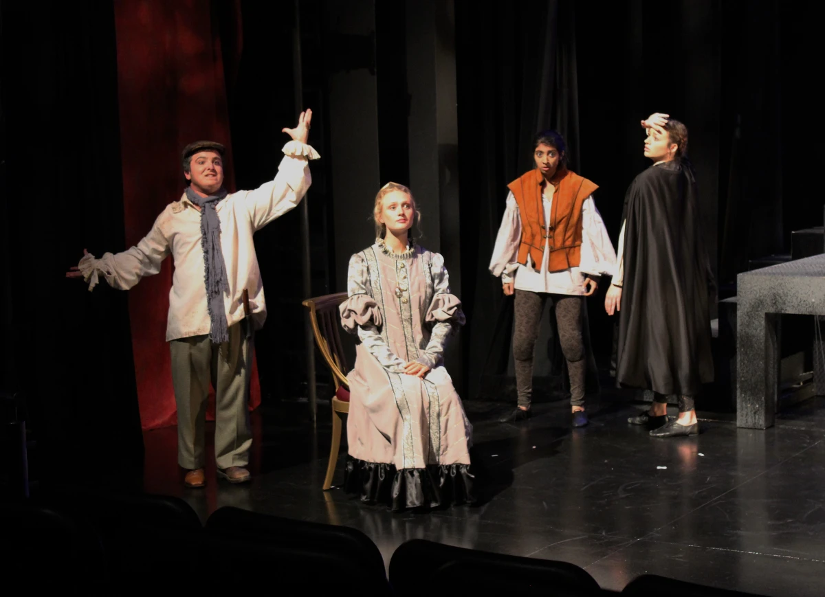 The Player and Tragedians. Play within a play