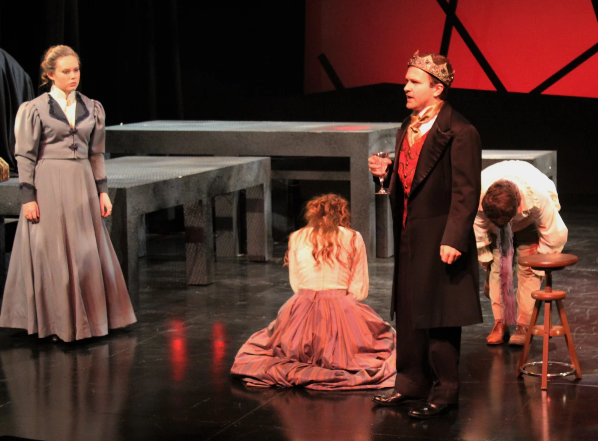 Court Act 2. Polonius, Ophelia (kneeling), Claudius, The Player (bowing)