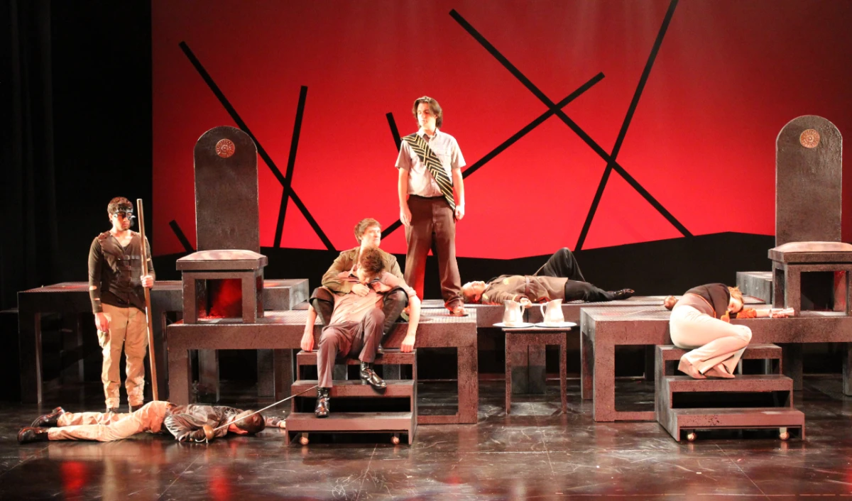 Court Act 3. Guard (standing left), Laertes, Horatio and Hamlet (on stairs), Ambassador (standing center), Claudius, Gertrude